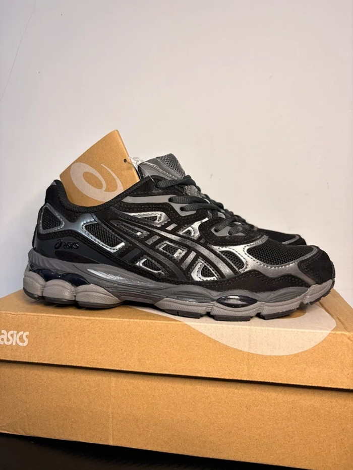 Baskets ASICS GEL NYC taille 41.5