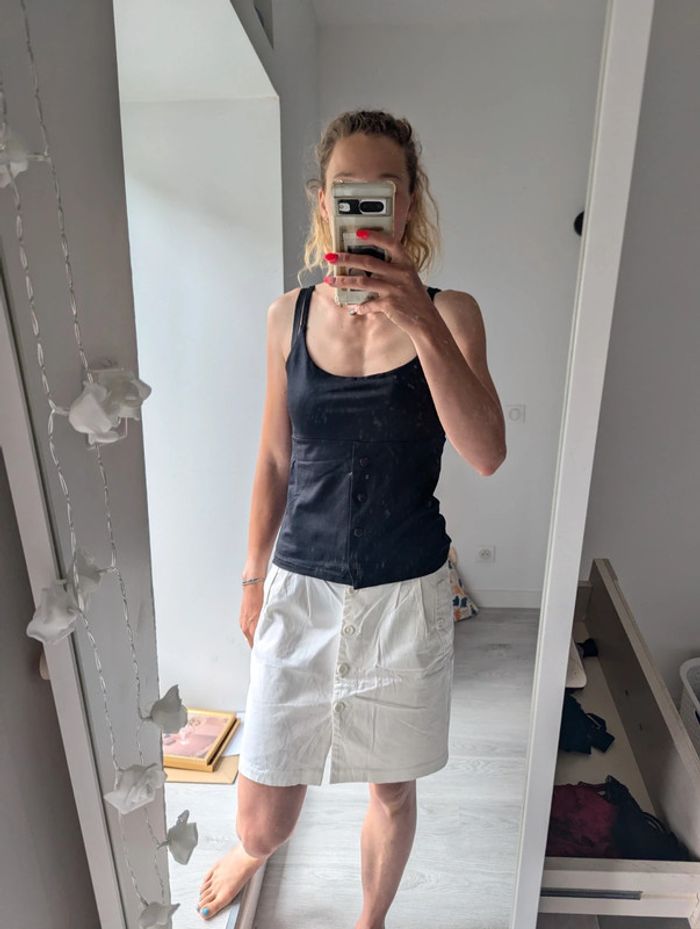 Jupe blanche à boutons