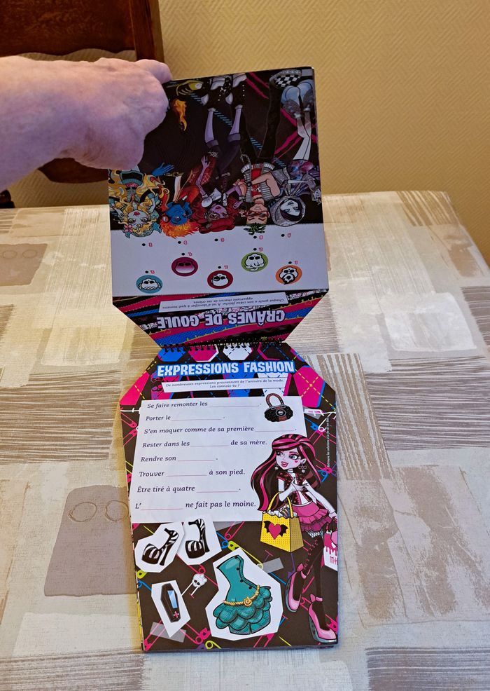 Monster High - Livre activités Grand modèle - photo numéro 3
