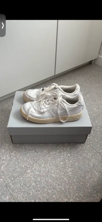 Baskets basses Nike air force one blanche taille 34