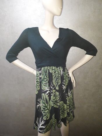 robe verte foncé avec motifs taille 38