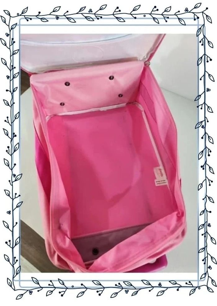 Cartable à roulette barbie, sale et plusieurs traces d'usures - photo numéro 7