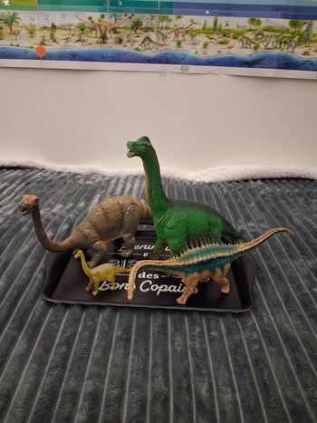 Lot de 4 dinosaures à long cou, Brachiosaures etc 