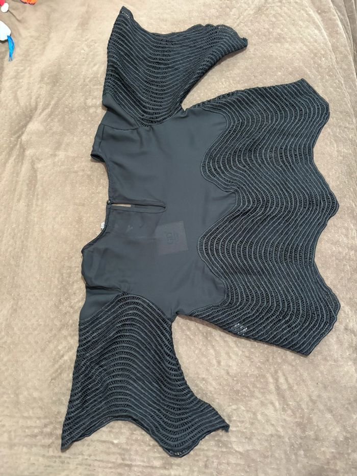 Magnifique blouse noire loose bi-matière bas et manches en crochet - photo numéro 5