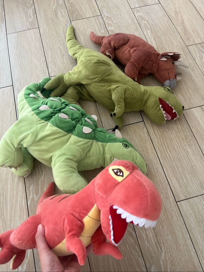 Lot peluches dinosaures - photo numéro 8