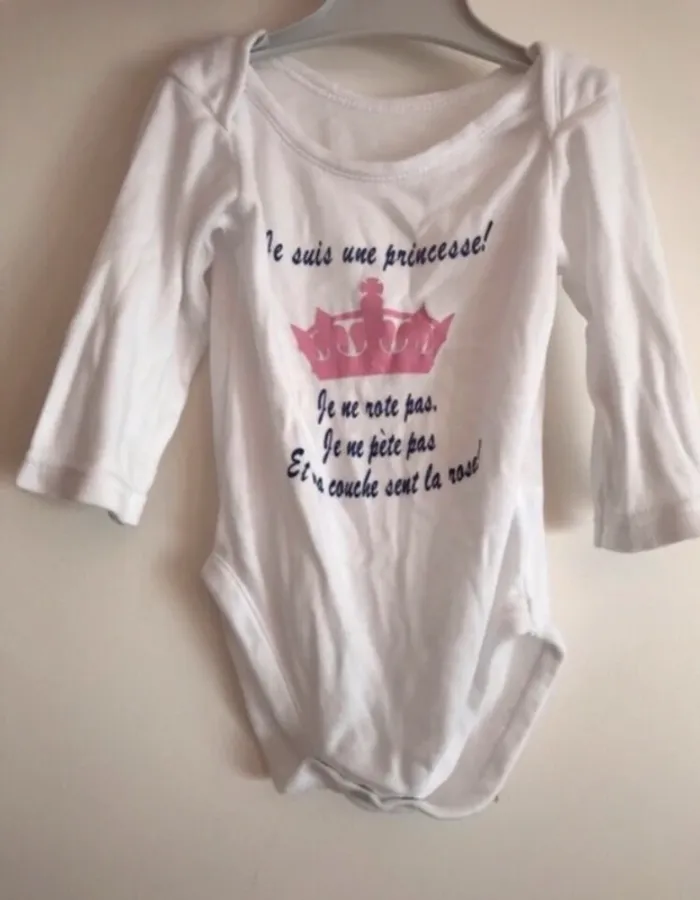 Body 6-9 mois princesse manches longues neuf