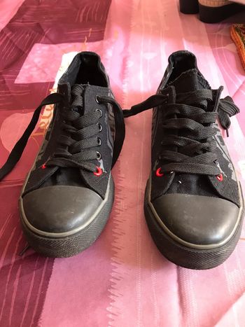 Basket a lacets noire femmes taille 37 marque liberto très bon