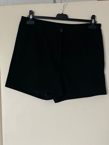 A vendre short en suédine t40