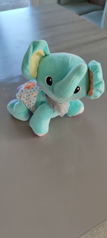 Éléphanteau peluche musical – jouet bébé (9 à 36 mois)