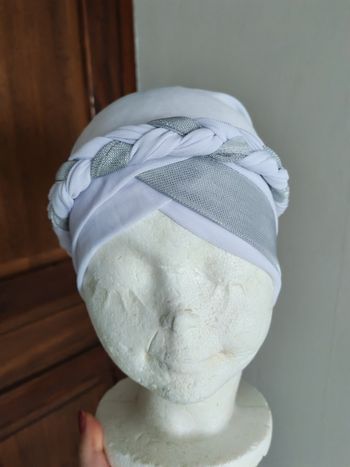 Bonnet turban blanc avec tresse