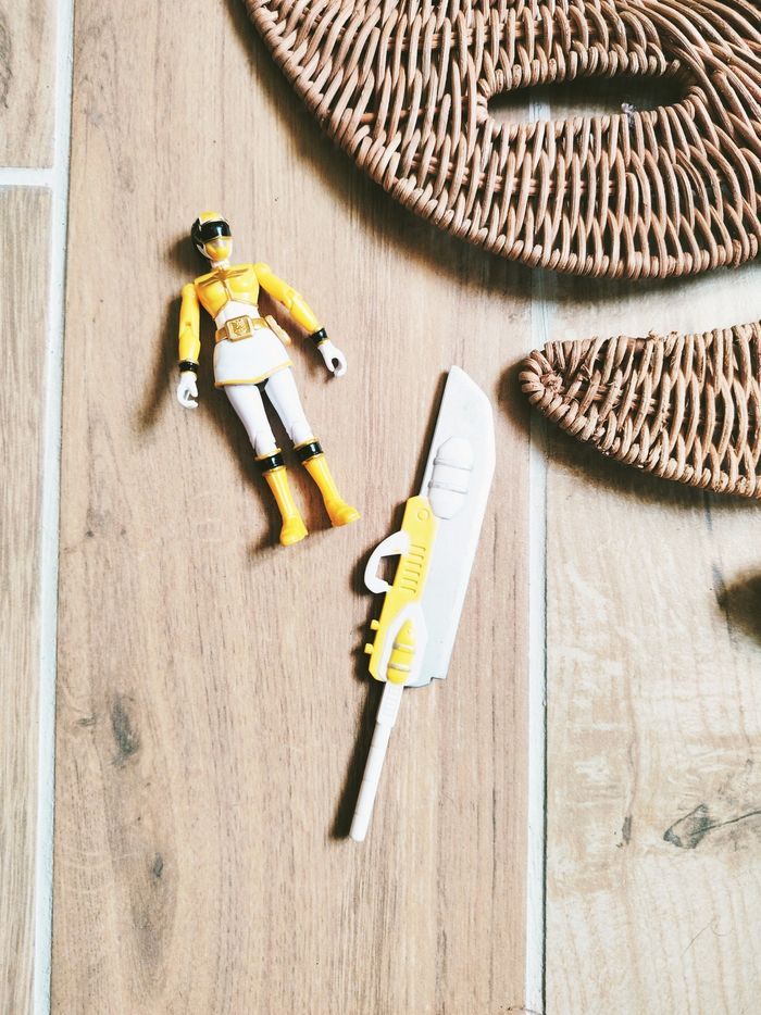 🙅 Power rangers megaforce - Figurine du ranger jaune avec épée - marque Bandai - photo numéro 1