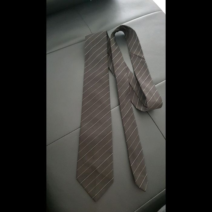 🍇 Cravate noire a rayures