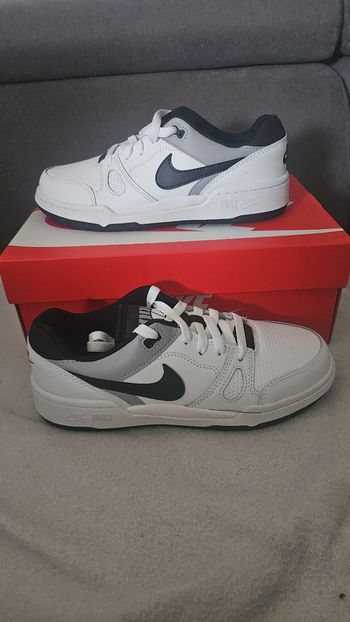 Basket nike authentique neuf