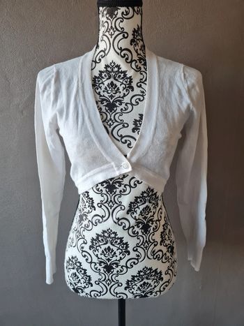 Cardigan court Cache-Cache