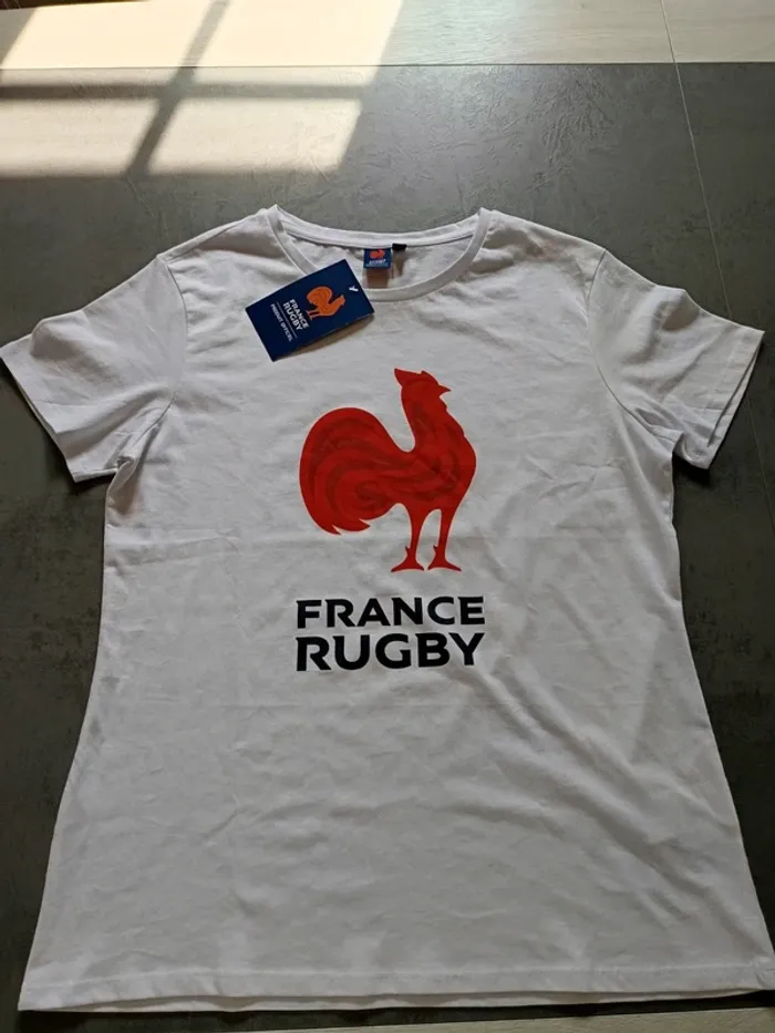 Vends tee-shirt France rugby officiel taille L neuf.