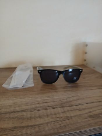Lunettes de soleil neuve