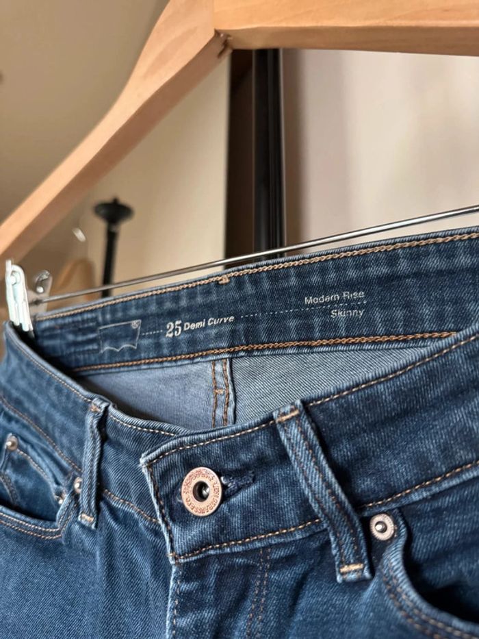 jean bleu foncé w 25 Demi Curve Modern Rise skinny levis - photo numéro 4
