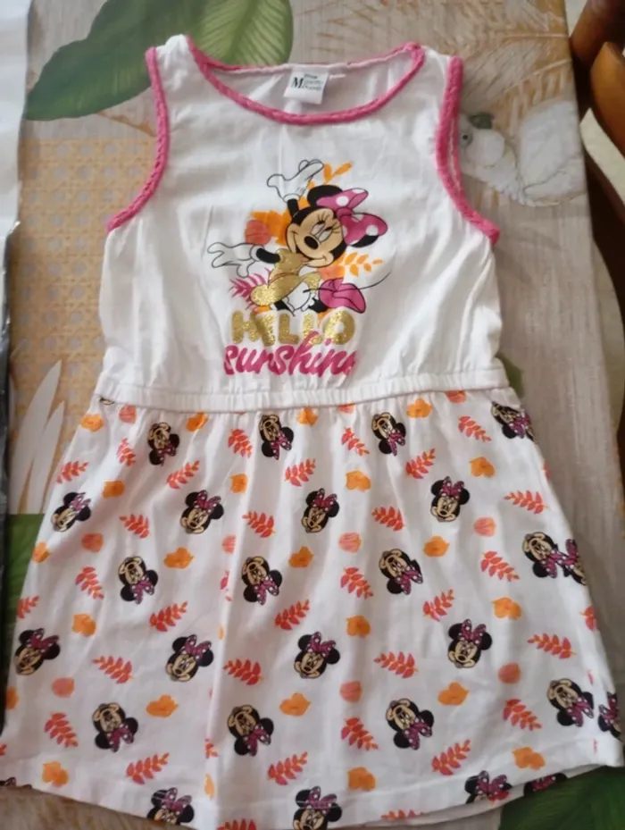 Robe Minnie sans manches taille 5 ans (302)