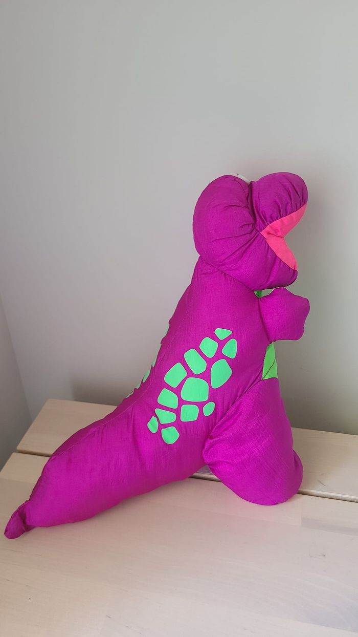 Dinosaure Fisher Price Violet Vert Rose Pouet Peluche Doudou Dino En Toile 1992 Style Puffalump