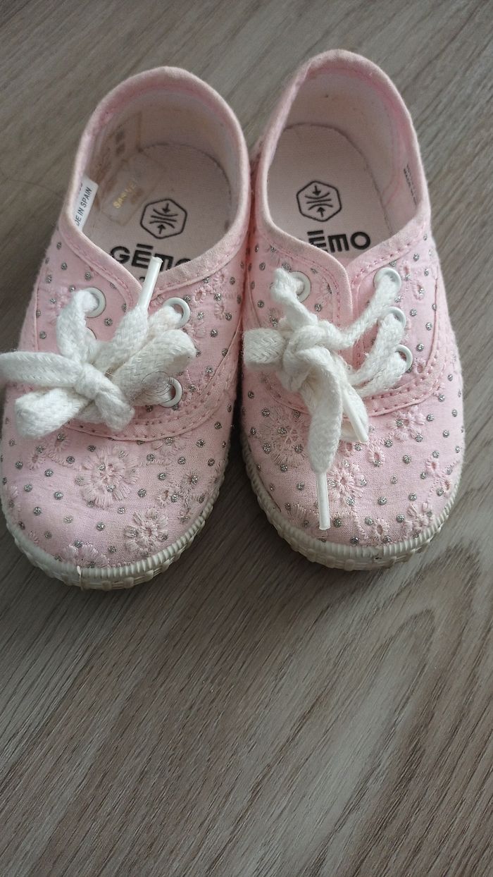 Chaussures  en toile 23 cm