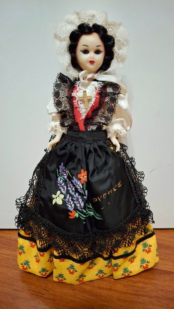 Poupée folklorique régionale Provence