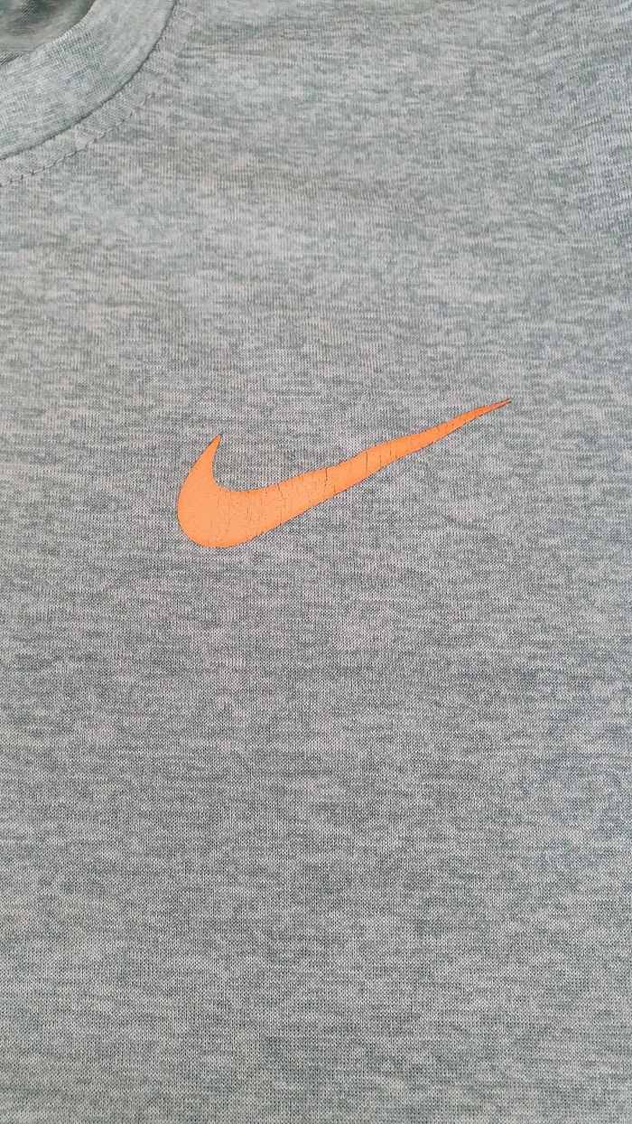 T shirt Nike en 8/10 ans - photo numéro 2