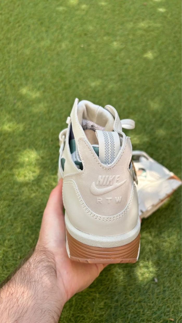 Nike Air Trainer Huarache Corteiz Light Bone chaussures montante blanche - photo numéro 5
