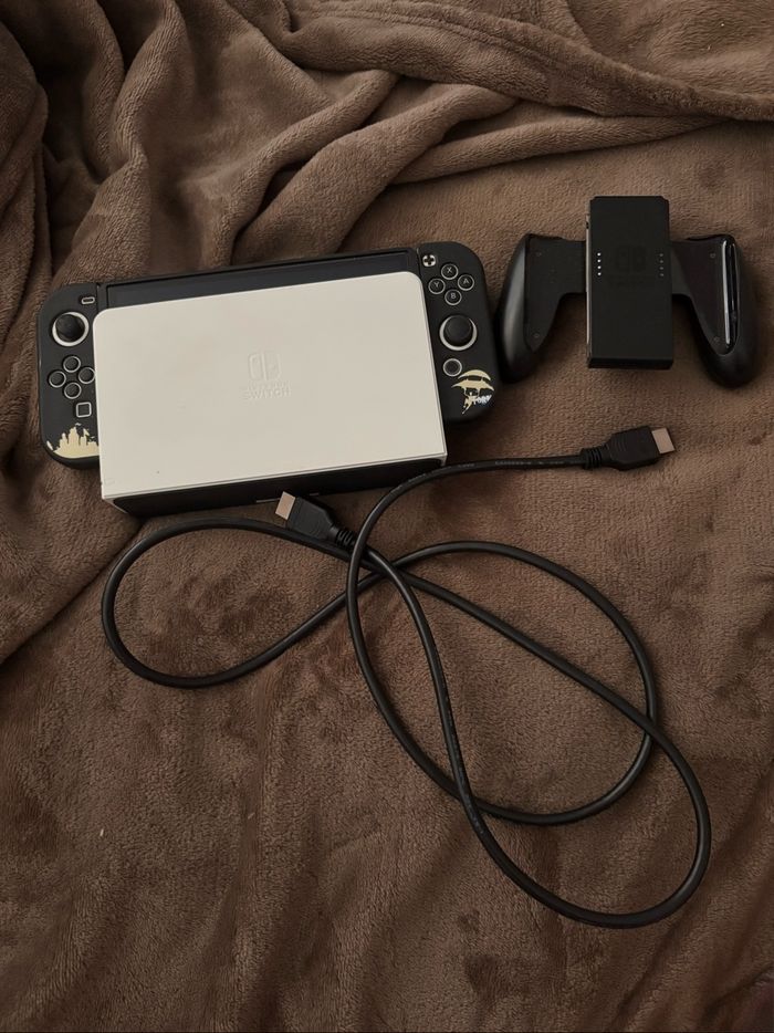 Console Nintendo Switch Oled en très bon état. - photo numéro 7