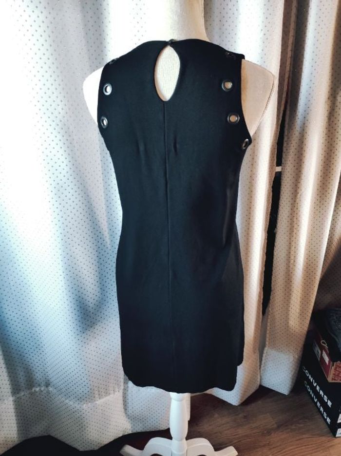 Robe Mango noire avec détails ajourés métal, taille S, TBE