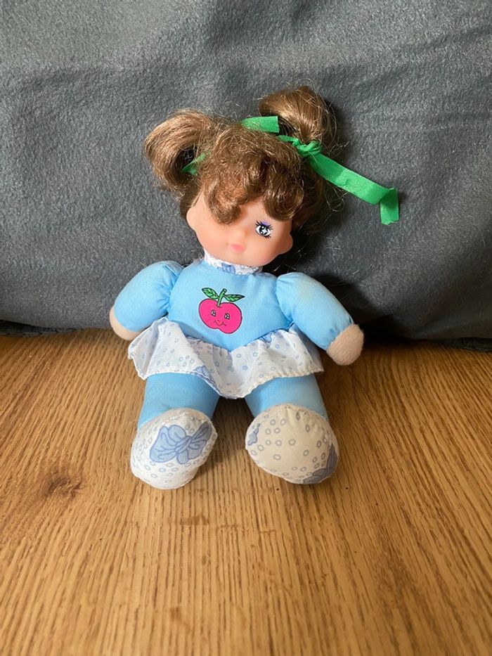 Petite poupée vintage