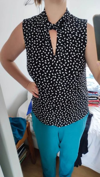 Top H&M taille M noir et blanc en parfait état