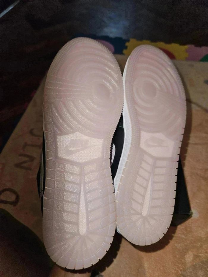 Nike Air Jordan 1 low Black lila Taille 39 - photo numéro 4