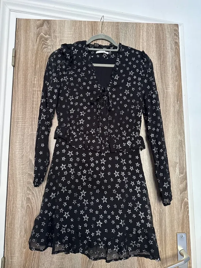 Robe noire étoiles argentées