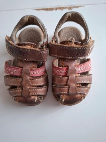Sandales kickers taille 19.