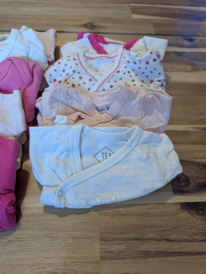 Lot vêtements bébé Naissance - photo numéro 5