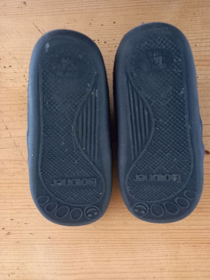 Jolis chaussons garçon Isotoner 24 bleu motif monstre - photo numéro 3