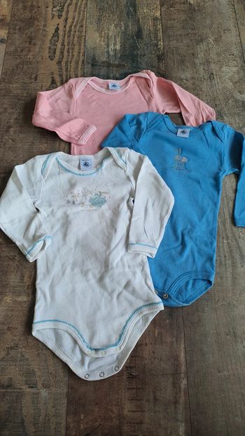 Lot de body petit bateau 18 mois en très bon état