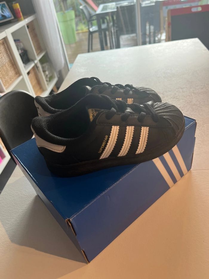 Baskets Superstar Adidas Pointure 26 - photo numéro 4