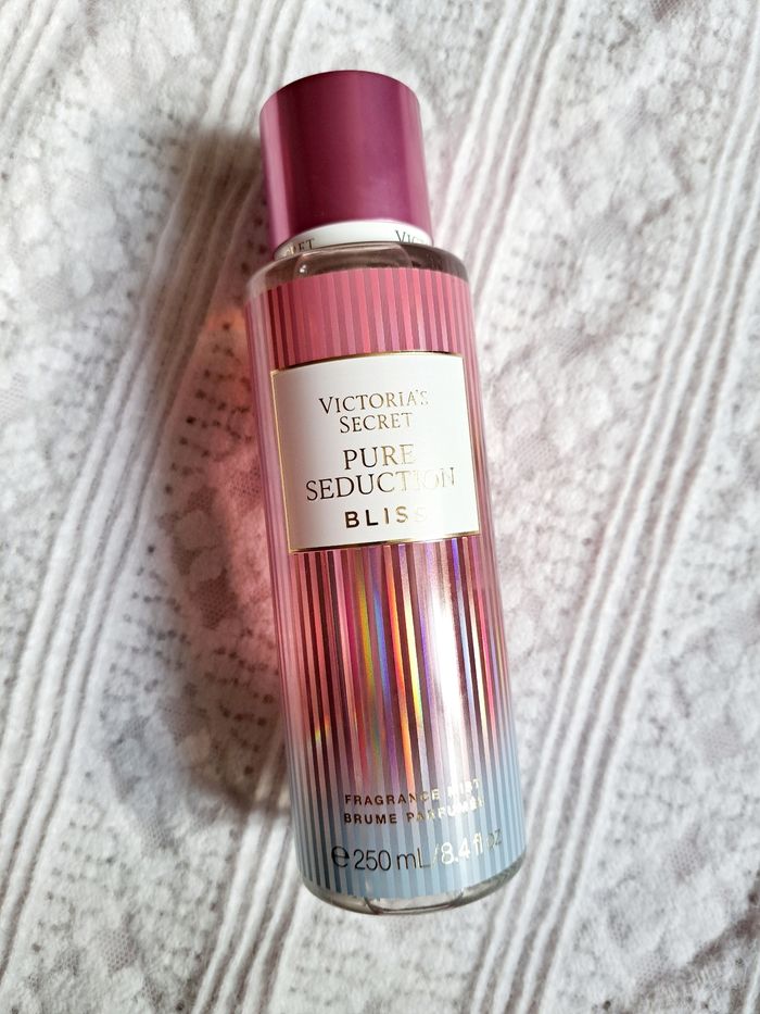 Brume parfumée Victoria's Secret neuve
Pure Seduction Bliss édition limitée.