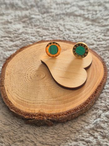 Jolie puces d'oreilles vertes et doré
