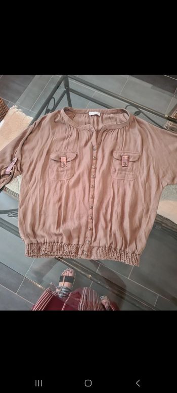 Jolie blouse manche longue on peu les retrousser de chez cache cache