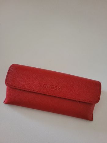 Boîtier lunettes Guess