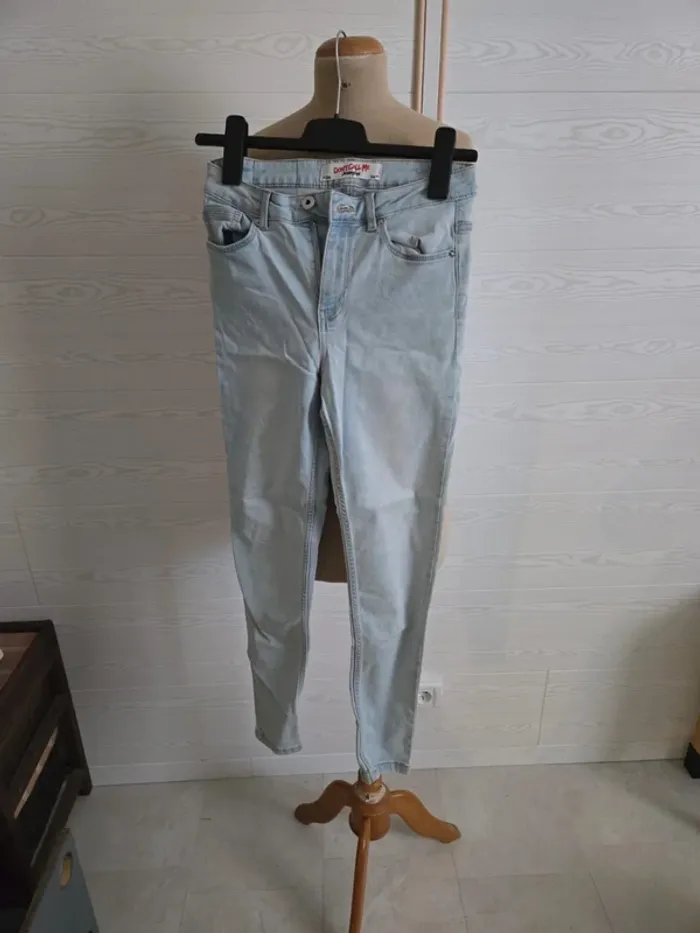 Jean clair Jennifer taille 36 - photo numéro 3