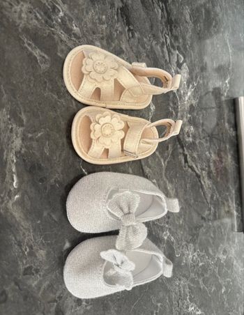 Vends chaussures bébé