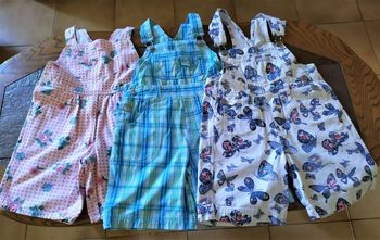 Lot de 3 salopettes fille 5 ans, très bon état