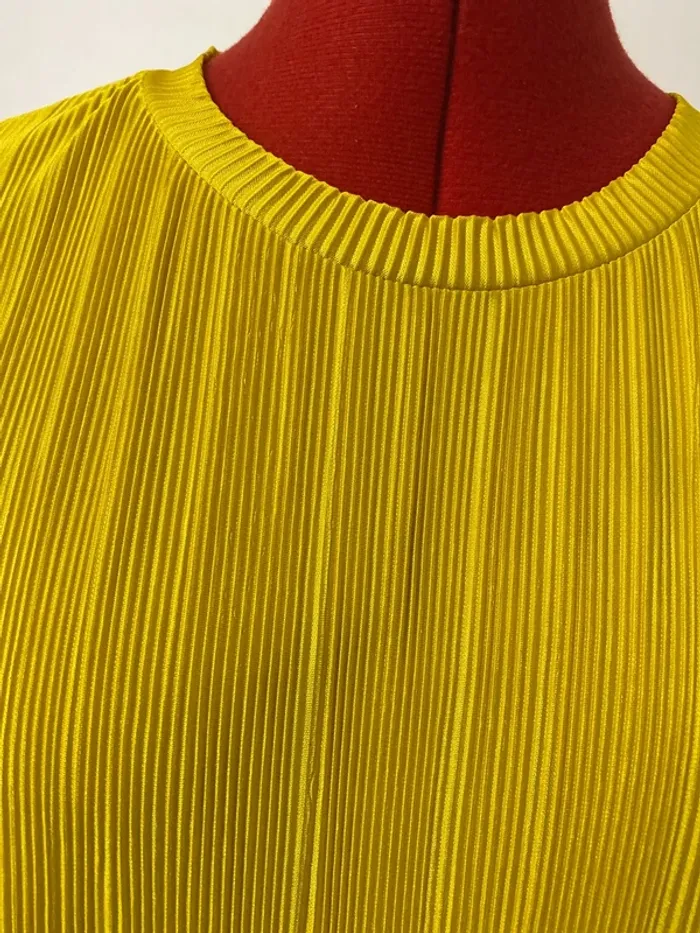 Top manches courtes plissé jaune Bershka - photo numéro 2