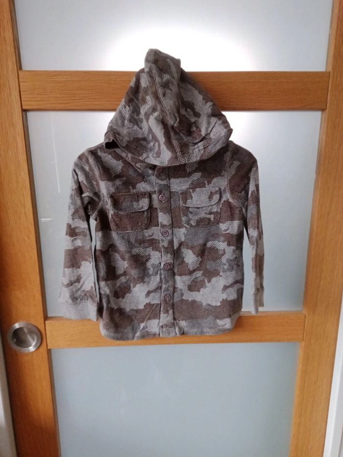 Chemise manches longues à capuche Garçon 5 ans