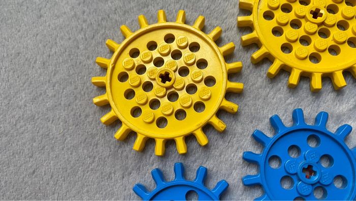 Lot de 5 roues lego Technic gear expert builder15 et 21 tooth with axel hole - photo numéro 2