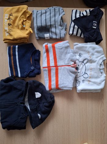 Lot de pulls 9 mois 
