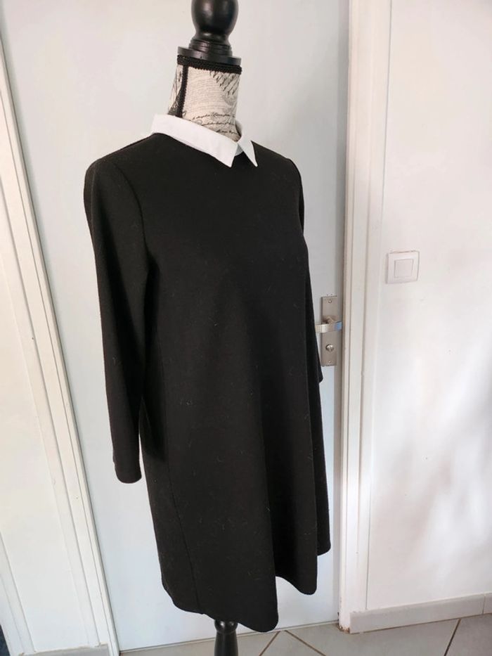 Magnifique Robe noir Col Claudine de marque Zara et de taille 38